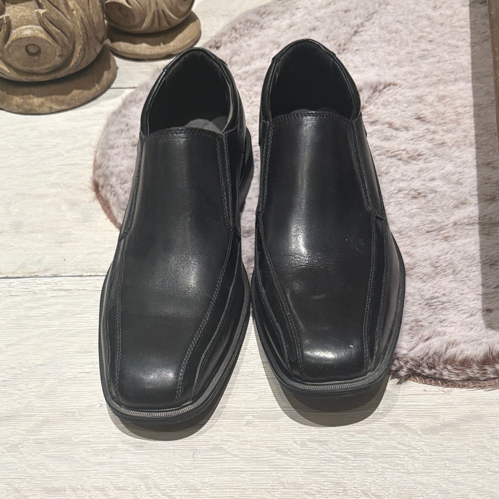 Kenneth Cole size 11 Men's Black Leather Shoes
